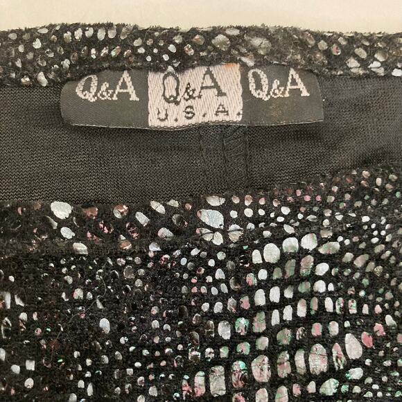 Lace print little black dress by Q&A, iridescent sleeveless fit & flare mini LBD - Picture 5 of 7